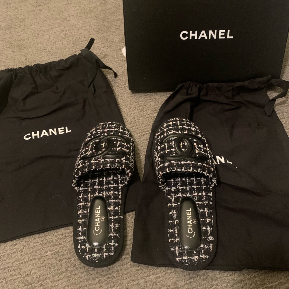 Chanel cc tweed mules slippers black and white small